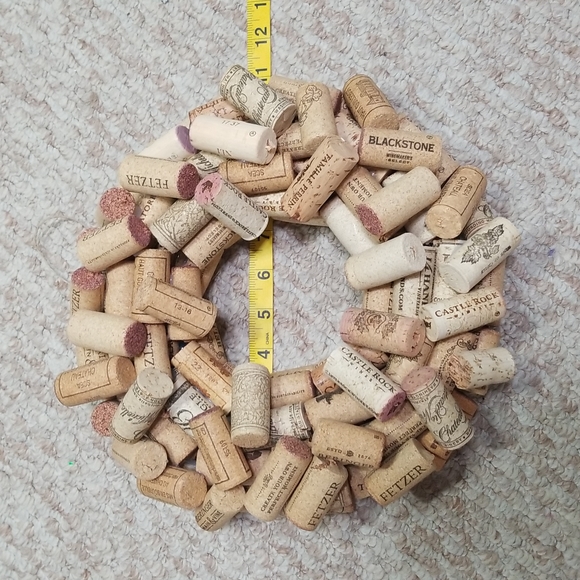 Hand Crafted Basic Layered Wine Corks Wreath Small - Picture 4 of 9